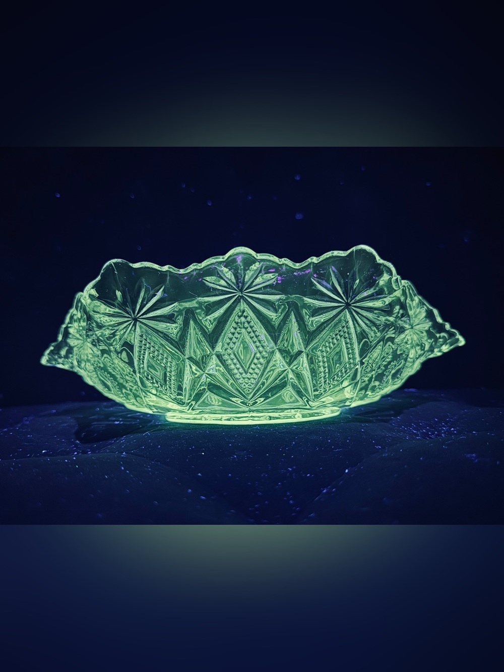 Vintage Manganese UV Glow Clear Pressed Glass Oval Starburst Diamond Cut Bowl